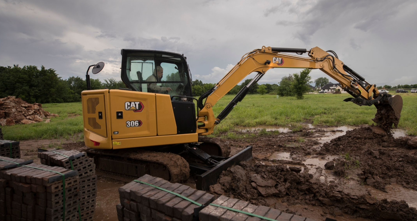 钢铁、传感器与芯片：Caterpillar 如何把边缘 AI 引进工业作业现场
